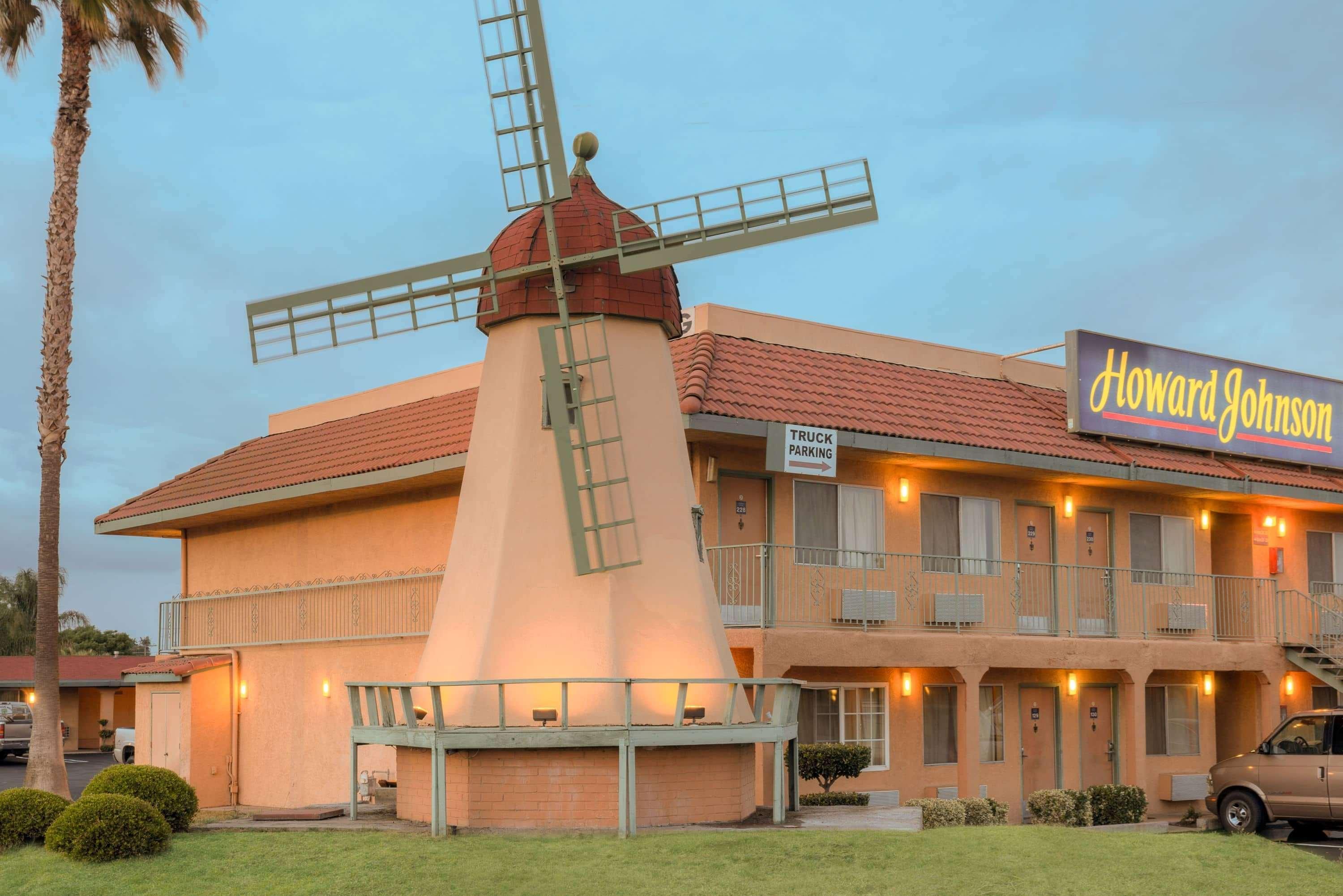 Hotel Howard Johnson By Wyndham Modesto 2*